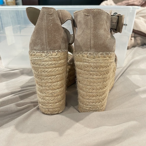 Marc Fisher platform sandals - Picture 4 of 6